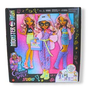 Monster High Doll, Clawdeen Wold Playset Studio with Fashion Accessories